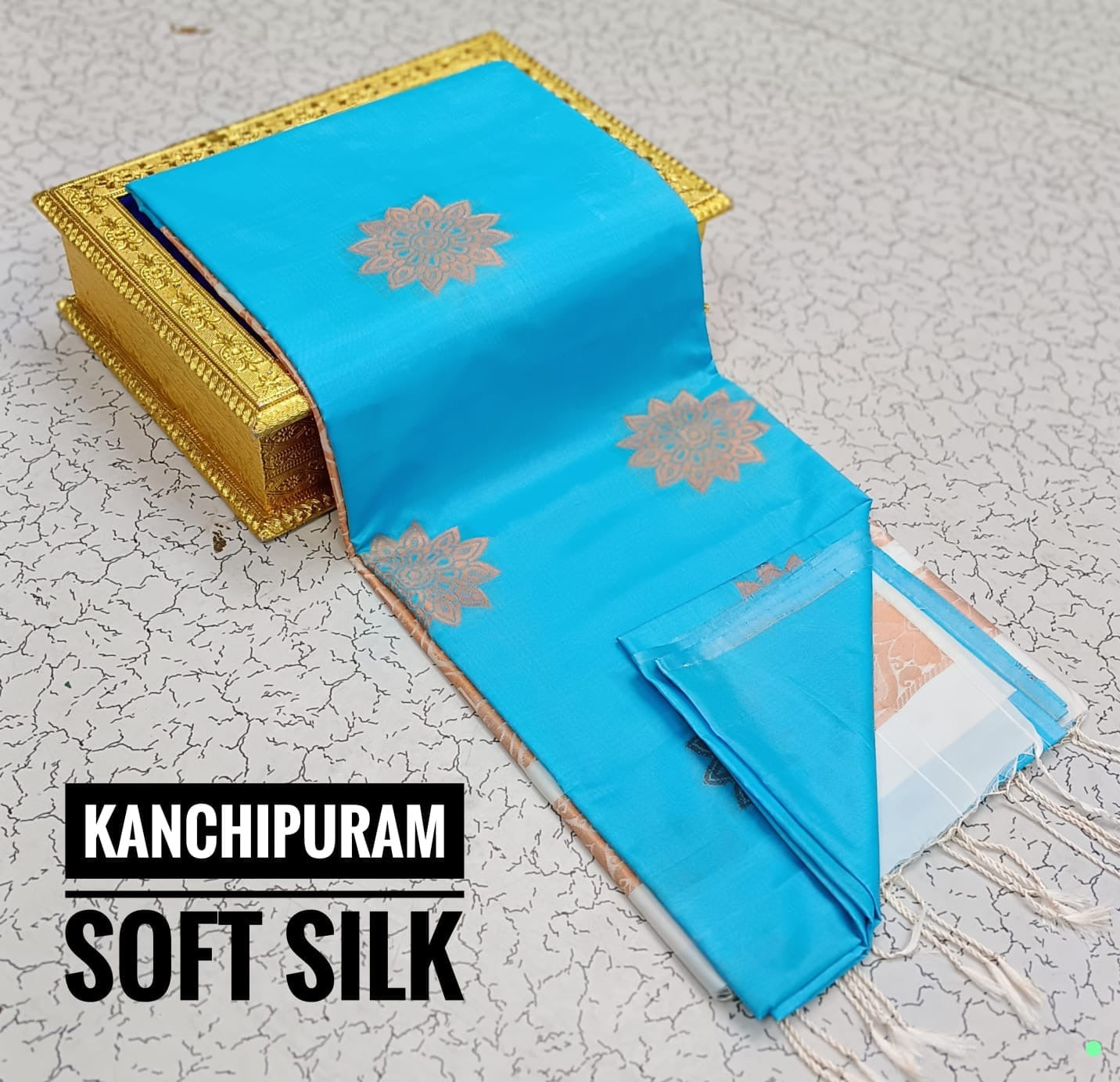 Kanchipuram Soft Silk Saree – Dual Tone Elegance