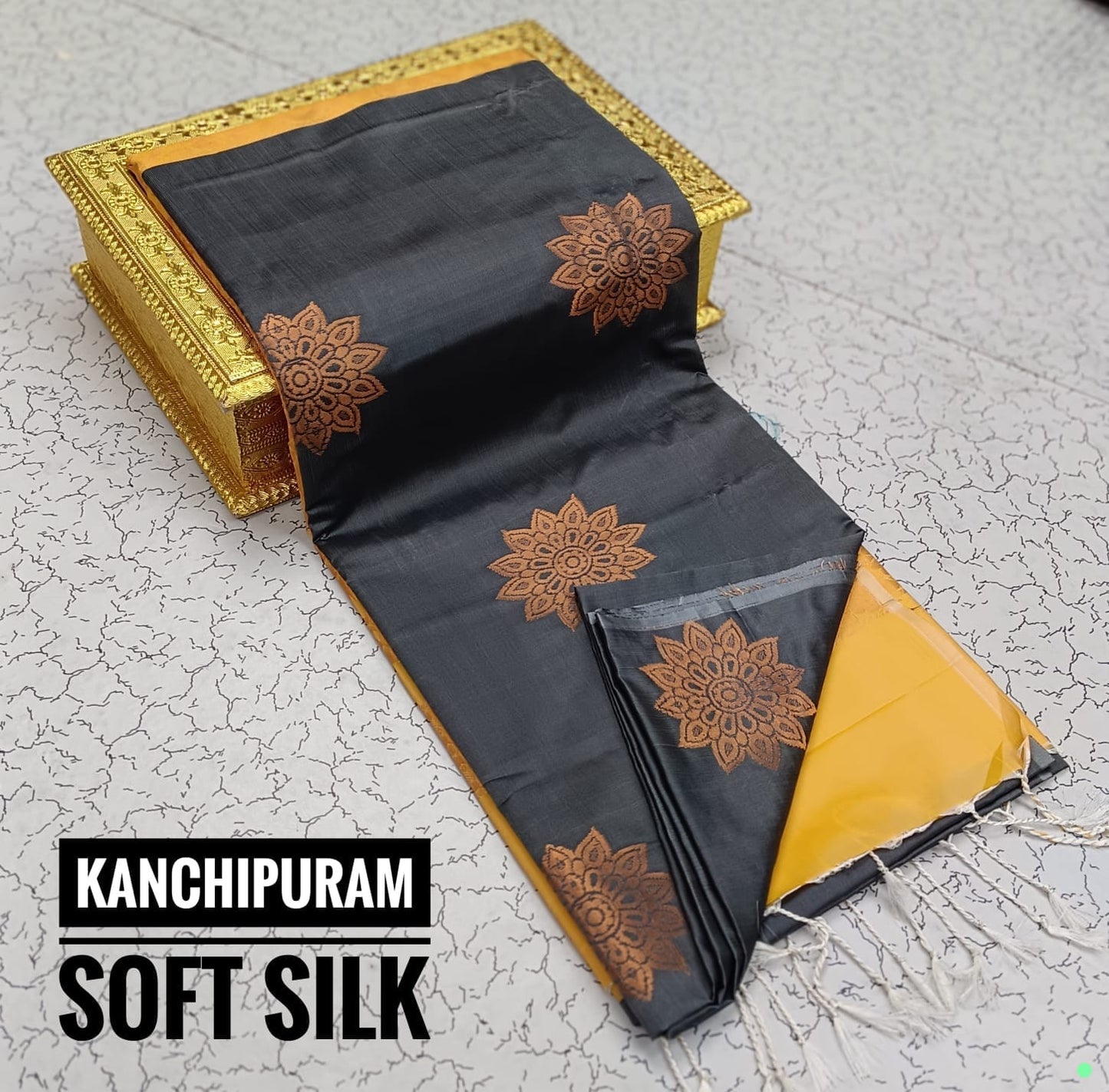Kanchipuram Soft Silk Saree – Dual Tone Elegance