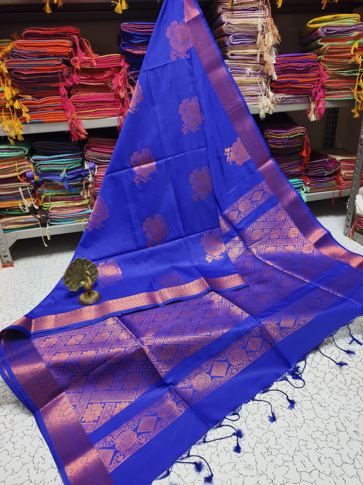 Soft Silk Beauty with Contrast Colors and Korvai Border