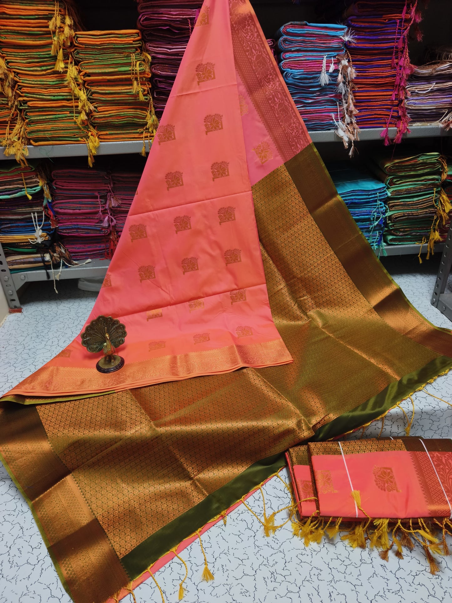 Soft Silk Beauty with Contrast Colors and Korvai Border