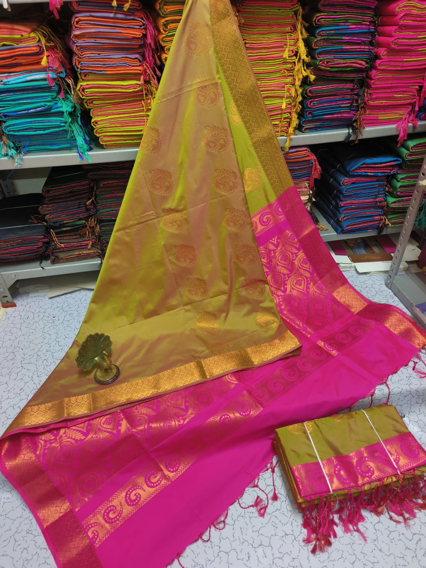 Soft Silk Beauty with Contrast Colors and Korvai Border