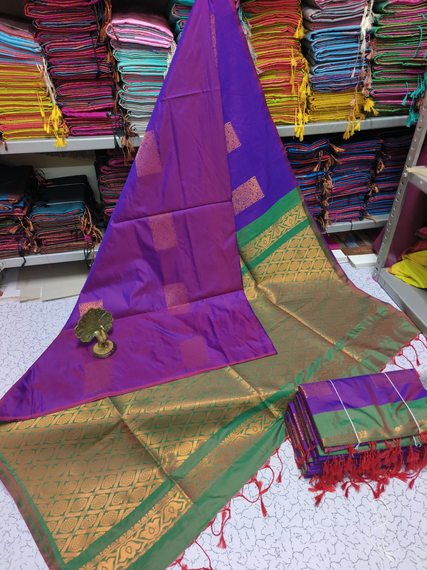 Soft Silk Beauty with Contrast Colors and Korvai Border
